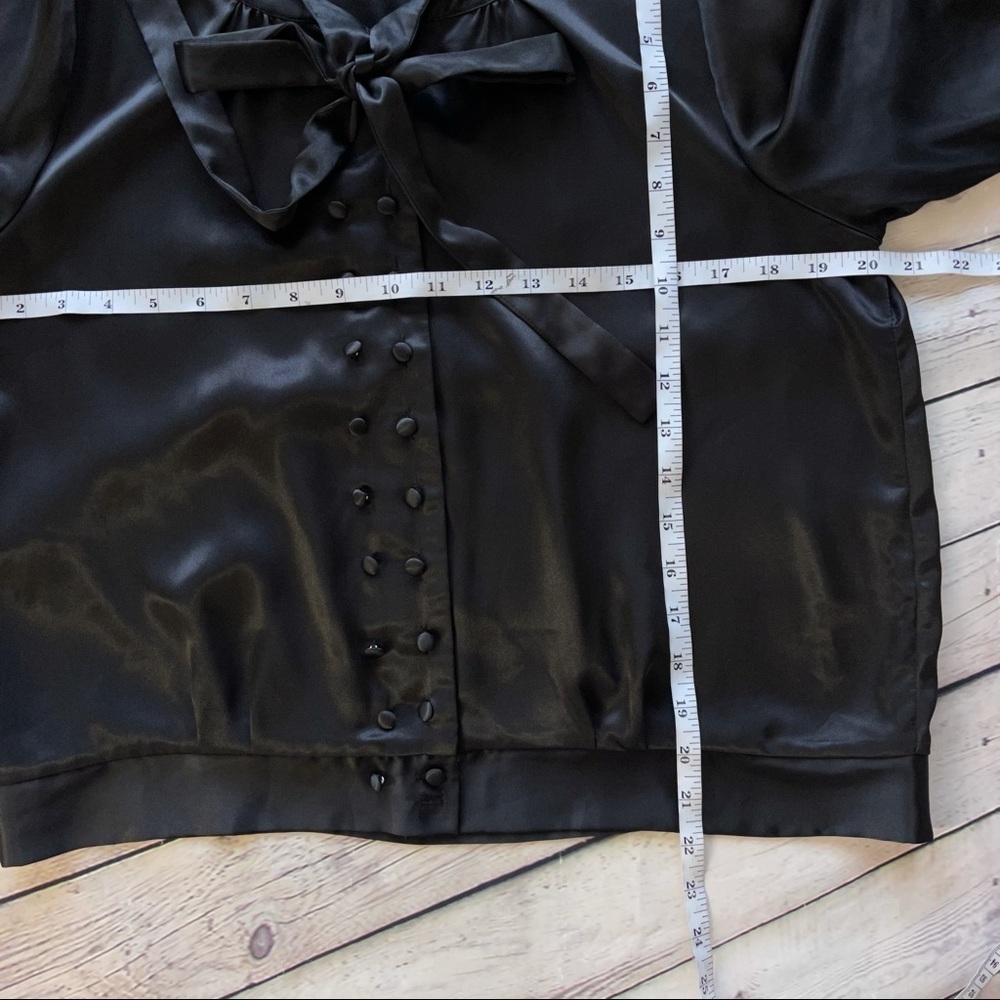 BCBGMaxAzria Black Tie neck button down elbow sleeve satin crop blouse size L - Picture 8 of 8